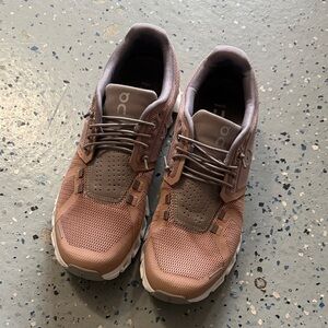 On Running Athletic Shoes